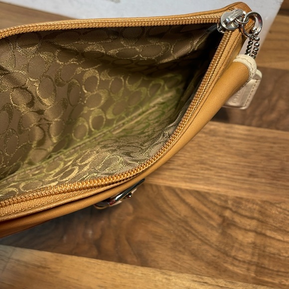 Coach Camel Tan White Trim Leather Classic Neutral Preppy Zip Close Wristlet - Picture 5 of 13